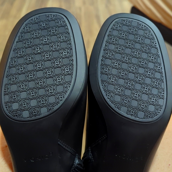 NWOT VIONIC Sibley Women's Ankle Bootie - Stylish And Supp Black Nappa - 9 Med - Picture 10 of 10